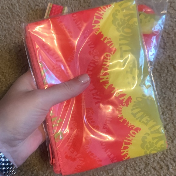 Valentino Cosmetic Bag Hair Scrunchie Folding Fan Beauty Set Summer New - Picture 3 of 5